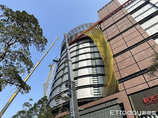 ▲新光三越,氣爆,防護。（圖／記者白珈陽攝）