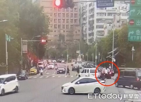 ▲▼2名女友人剛下車，林男開BMW就失控撞車，事故波及4部小客車             。（圖／記者陳以昇翻攝）