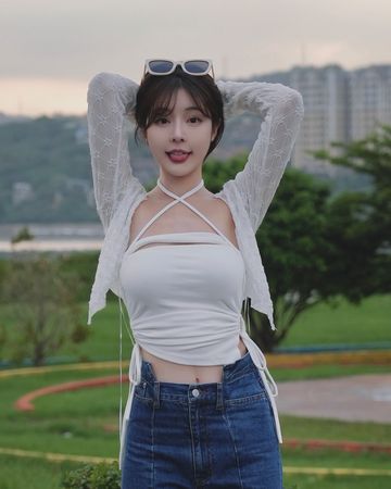 ▲倪暄隔2小時重發聲明「多了黑底圖」！　新增表情符號疑洩心聲。（圖／翻攝自倪暄臉書）