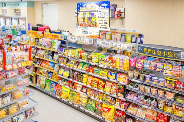 ▲▼全家在齋戒月首創「日落優惠」，百項商品折扣，還開發椰棗鮮食新品。（圖／業者提供）