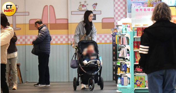 形單影隻1／任容萱情人節遛外甥　男友林柏澍傳金錢糾紛神隱