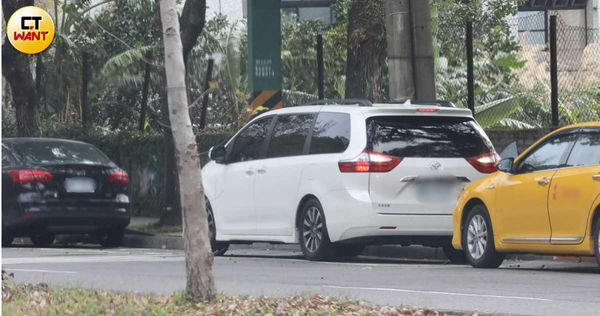 形單影隻1／任容萱情人節遛外甥　男友林柏澍傳金錢糾紛神隱