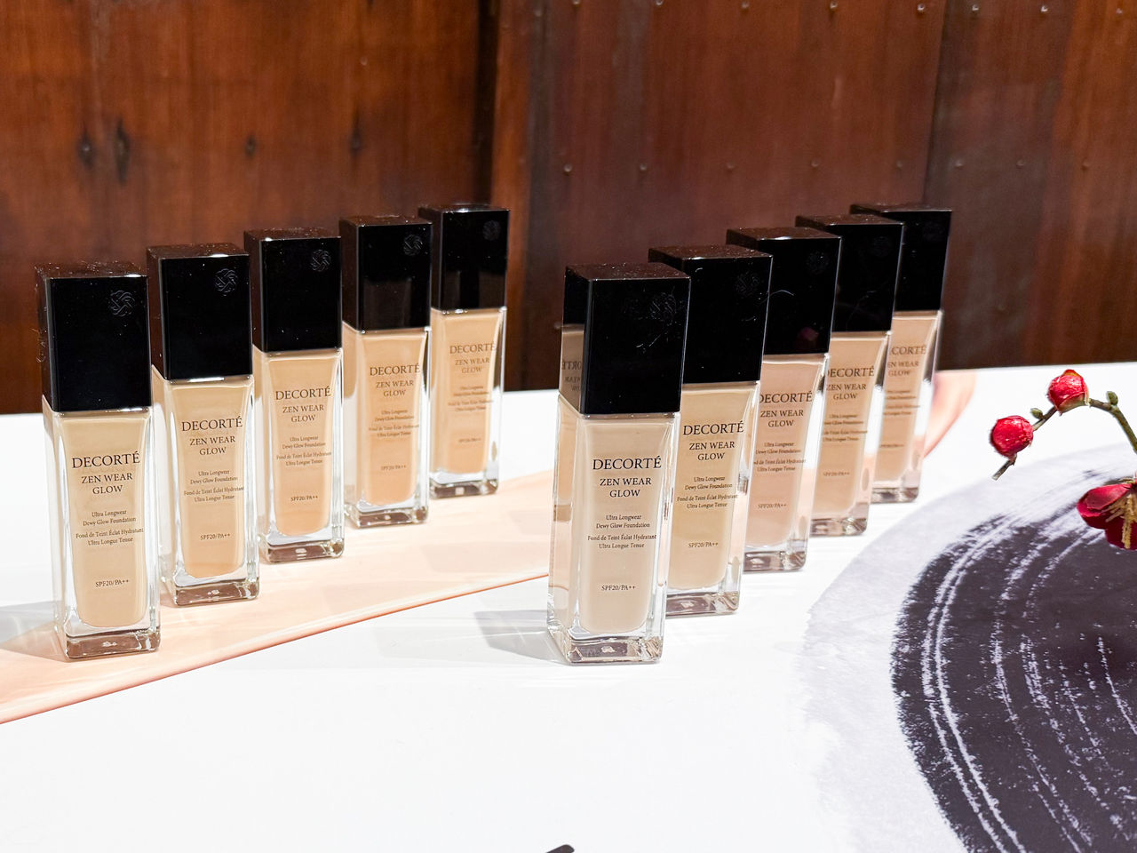 黛珂,媚比琳,粉底,底妝,氣墊粉餅,彩妝,。（圖／記者李薇攝、品牌提供）