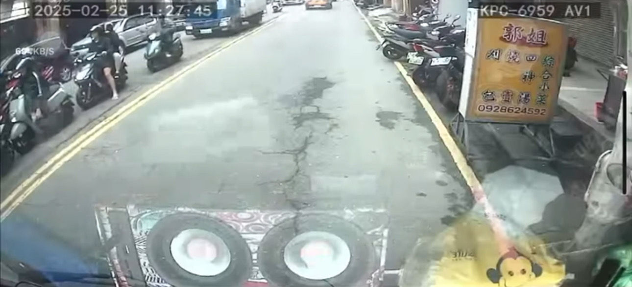 ▲基隆貨車司機1.5萬貨款被偷。（圖／翻攝自「基隆人日常」臉書社團」）