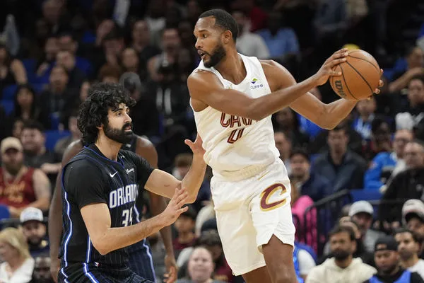 ▲騎士莫布里攻守兩端都發揮穩定戰力，幫助球隊以40分大勝魔術。（圖／達志影像／美聯社）