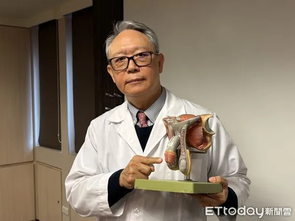 ▲▼書田診所泌尿科主任周固說明包皮龜頭炎。（圖／記者洪巧藍攝）