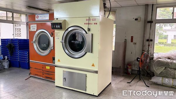 ▲▼林女士捐贈超大型烘衣機，照顧住在玉里醫院的弟弟也嘉惠院內住民。（圖／玉里醫院提供，下同）