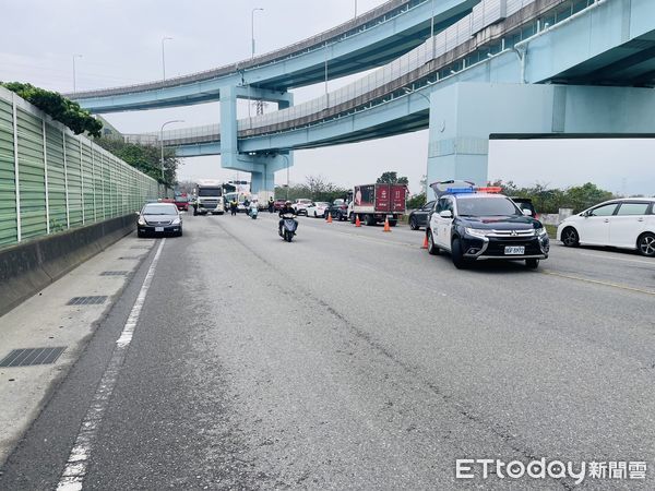 ▲▼土城擺街堡路騎士遭砂石車撞死             。（圖／記者陳以昇翻攝）