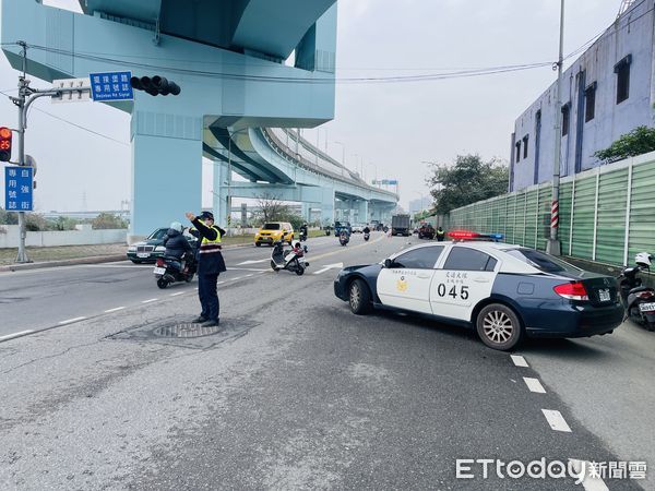 ▲▼土城擺街堡路騎士遭砂石車撞死             。（圖／記者陳以昇翻攝）