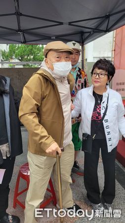 ▲80歲凌峰奇蹟再度行走。（圖／記者葉文正攝）