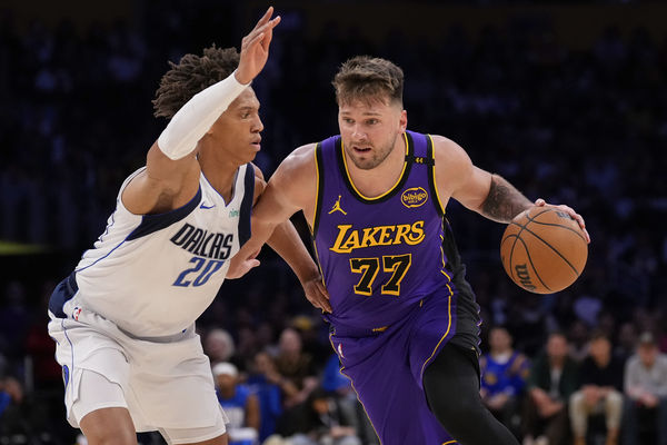 ▲唐西奇被交易後首度對決前東家獨行俠，上半場已經繳出準大三元。（圖／達志影像／美聯社）