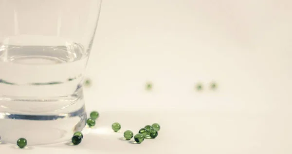 一名人妻抱怨，公公把漂白水當仙丹喝下肚。（示意圖／翻攝自pixabay）