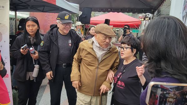 ▲凌峰第三任妻子小竇現身。（圖／記者葉文正攝）