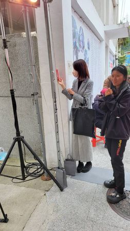 ▲凌峰第三任妻子小竇現身。（圖／記者葉文正攝）