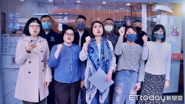 ▲三分春色創辦人找加盟主一起出席參加記者會力挺自己            。（圖／記者吳奕靖翻攝）