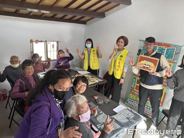 ▲▼    「防詐桌遊趣 朴子警攜手長輩齊心阻詐」  。（圖／朴子分局提供）