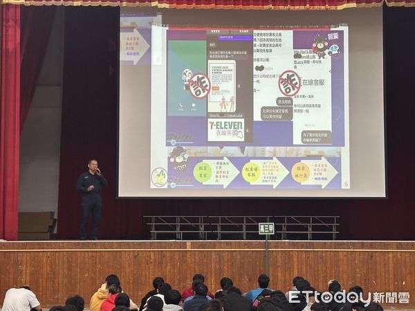 ▲▼   「嘉縣朴子警至校園宣導，教導學生識詐觀念」。（圖／朴子分局提供）