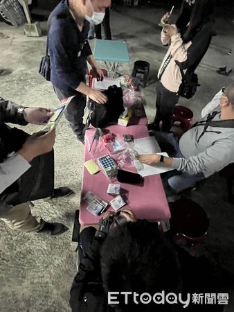 ▲▼天九牌賭場藏身隱密工寮遭警破門查緝　43賭客嚇到竄逃全栽了。（圖／記者賴文萱翻攝）