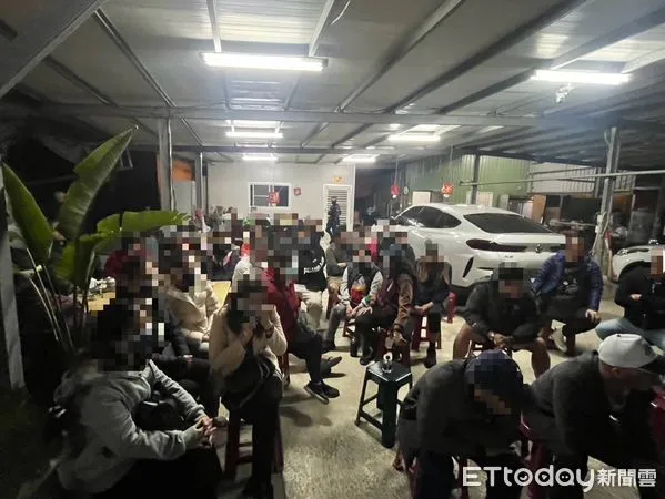 ▲▼天九牌賭場藏身隱密工寮遭警破門查緝　43賭客嚇到竄逃全栽了。（圖／記者賴文萱翻攝）