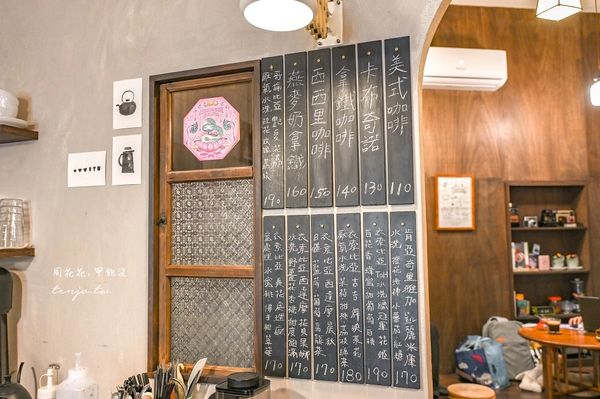 ▲▼獅球珈琲部50年老屋理髮廳改造！復古環境懷舊氛圍感十足。（圖／部落客周花花授權提供）