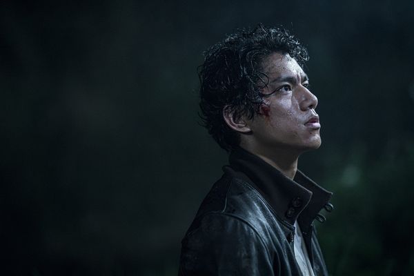 ▲《搜查瑠公圳》朱軒洋化身警察，不怕痛，不怕髒，調查命案真相。（圖／伯樂影業提供）