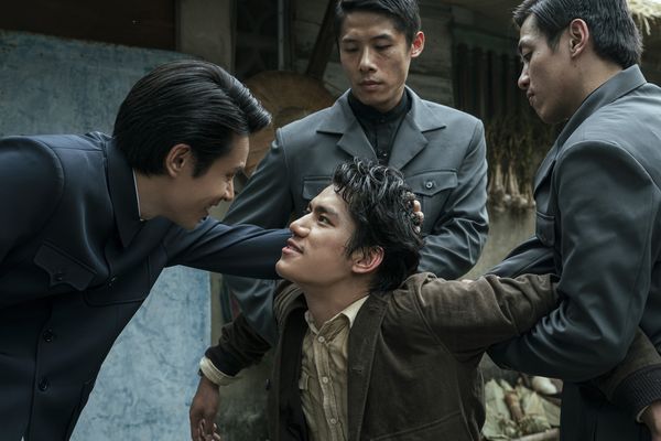 ▲《搜查瑠公圳》朱軒洋化身警察，不怕痛，不怕髒，調查命案真相。（圖／伯樂影業提供）