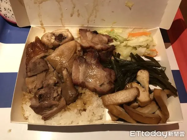 ▲三寶燒臘飯，餐盒，外食，紙盒。（圖／記者趙于婷攝）