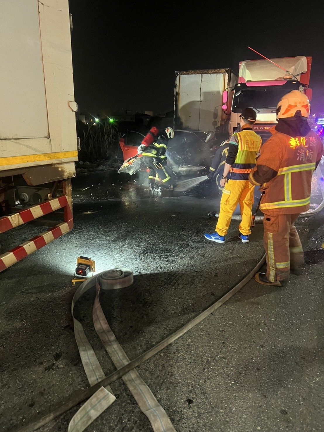 ▲▼快訊／台1線火燒車！桃園車禍拖到彰化突起火。（圖／記者唐詠絮翻攝）