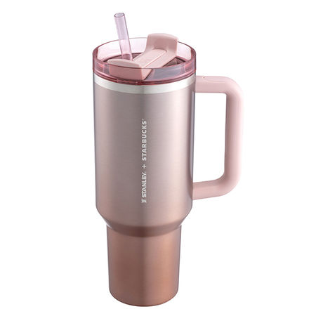 ▲星巴克ＸSTANLEY聯名商品「魅力粉40OZ 不鏽鋼把手 TOGO 冷水杯」。（圖／品牌提供）