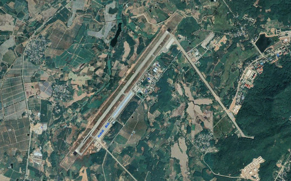 ▲▼大陸樂東空軍基地的衛星照片。（圖／翻攝Google Earth）