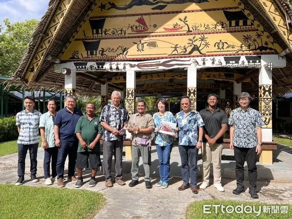 ▲台東縣長饒慶鈴訪問帛琉社區大學。（圖／記者楊漢聲翻攝）