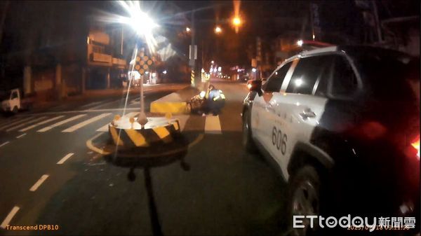 ▲失智老人迷途走失，竹山警方暖心護返家。（圖／記者高堂堯翻攝）