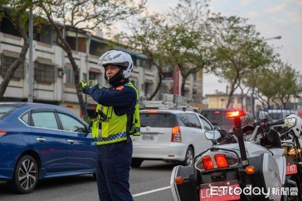 ▲228連假全台警方將針對國道、觀光區主要道路進行交通疏導管制。（圖／記者張君豪翻攝）