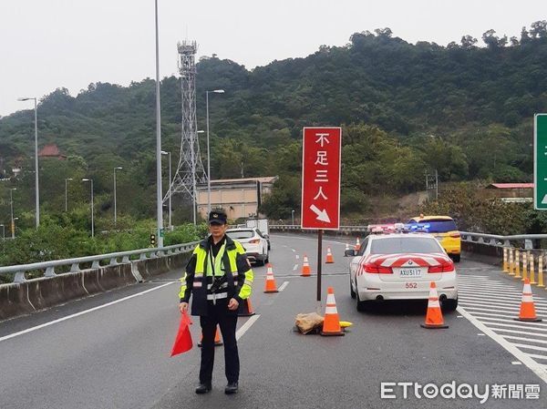 ▲228連假全台警方將針對國道、觀光區主要道路進行交通疏導管制。（圖／記者張君豪翻攝）