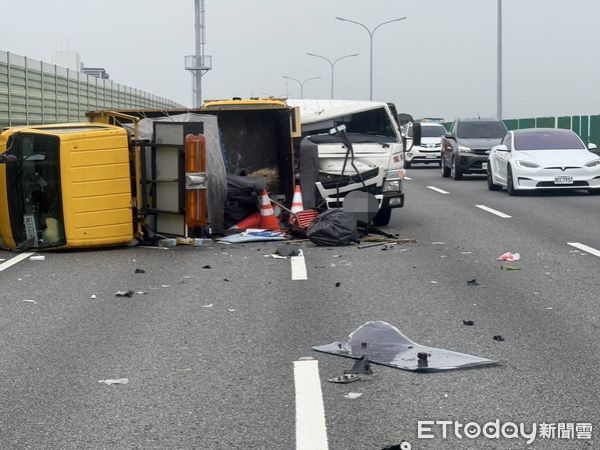 ▲台74線清掃車被擊落！4台「道路守護者」救友軍　畫面有點溫馨。（圖／記者許權毅翻攝）