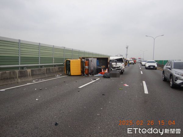 ▲台74線清掃車被擊落！4台「道路守護者」救友軍　畫面有點溫馨。（圖／記者許權毅翻攝）