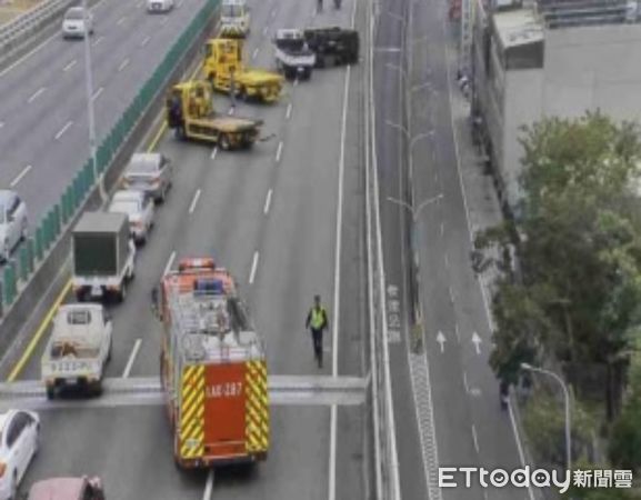 ▲台74線清掃車被擊落！4台「道路守護者」救友軍　畫面有點溫馨。（圖／記者許權毅翻攝）