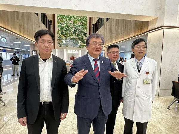 ▲▼因應急診壅塞，衛福部長邱泰源視察雙北各大醫院急診狀況。（圖／衛福部提供）