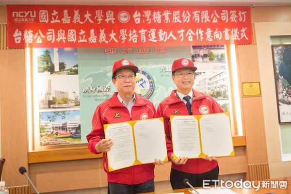 ▲▼   台糖簽約贊助嘉義大學棒球隊張啓楷：未來會爭取更多經費     。（圖／張啓楷服務處提供）