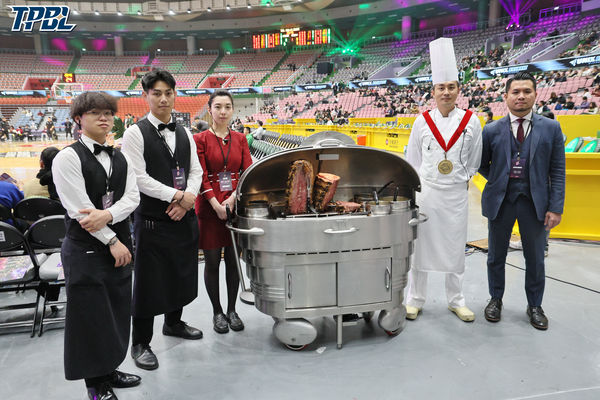 ▲雲豹牛排主題日高錦瑋、林信寬，國王沃許本。（圖／TPBL職籃提供）