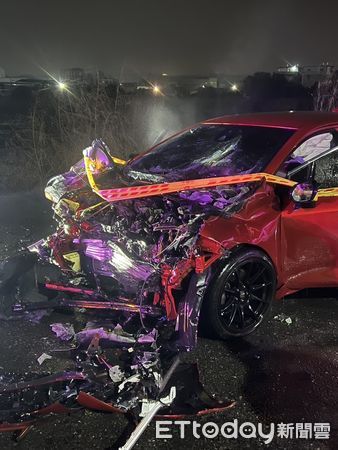 ▲▼快訊／台1線火燒車！桃園車禍拖到彰化突起火。（圖／記者唐詠絮翻攝）