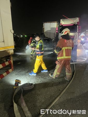 ▲▼快訊／台1線火燒車！桃園車禍拖到彰化突起火。（圖／記者唐詠絮翻攝）