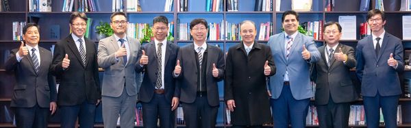 ▲▼鴻海宣布攜手墨西哥Sonora州開展智慧城市合作，董事長劉揚偉與Sonora州長Alfonso Durazo Montaño合影。（圖／鴻海提供）