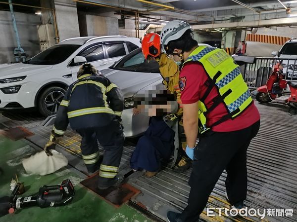 ▲內埔消防分隊到內埔一棟集合住宅救援             。（圖／記者陳崑福翻攝）