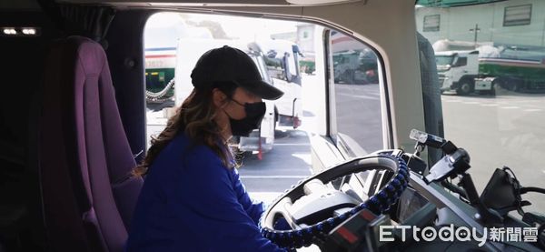 ▲台南市社會局於2024年度，以陪伴女性成為化學槽車駕駛的故事，獲得行政院性別平等處「性別平等故事獎」複評資格。（圖／記者林東良翻攝，下同）