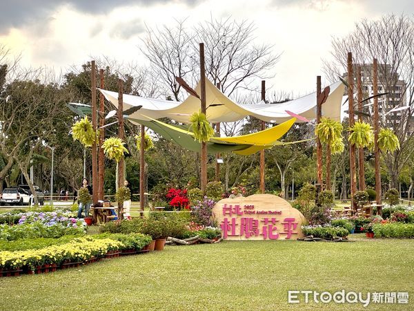 ▲2025「台北杜鵑花展」3/1開跑，大安森林公園繡球花已近滿開，平日人潮眾多。（圖／記者彭懷玉攝）