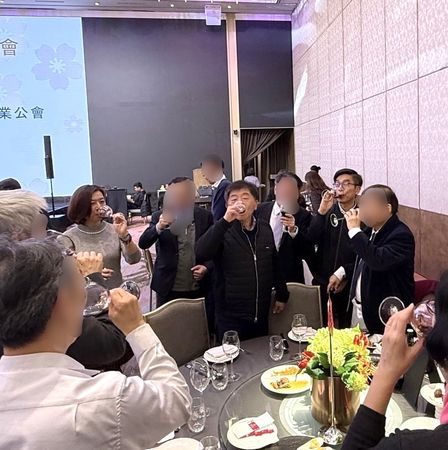 ▲凌濤再爆林靜儀跑攤飲酒照。（圖／凌濤提供）