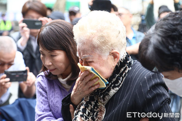 ▲陳佩琪、柯文哲媽媽何瑞英抵達台北地院出庭。（圖／記者林敬旻攝）