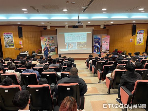 ▲▼  嘉義地檢署深入校園 觀護人與嘉義高工師生熱烈互動   。（圖／嘉義地檢署提供）