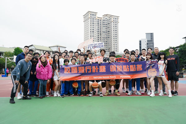 ▲領航猿校園巡迴活動前進桃園國中，與年輕學子同樂。（圖／領航猿提供）